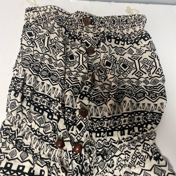 Nana USA women’s one piece romper. Elastic top. Women’s size medium. - Picture 5 of 6